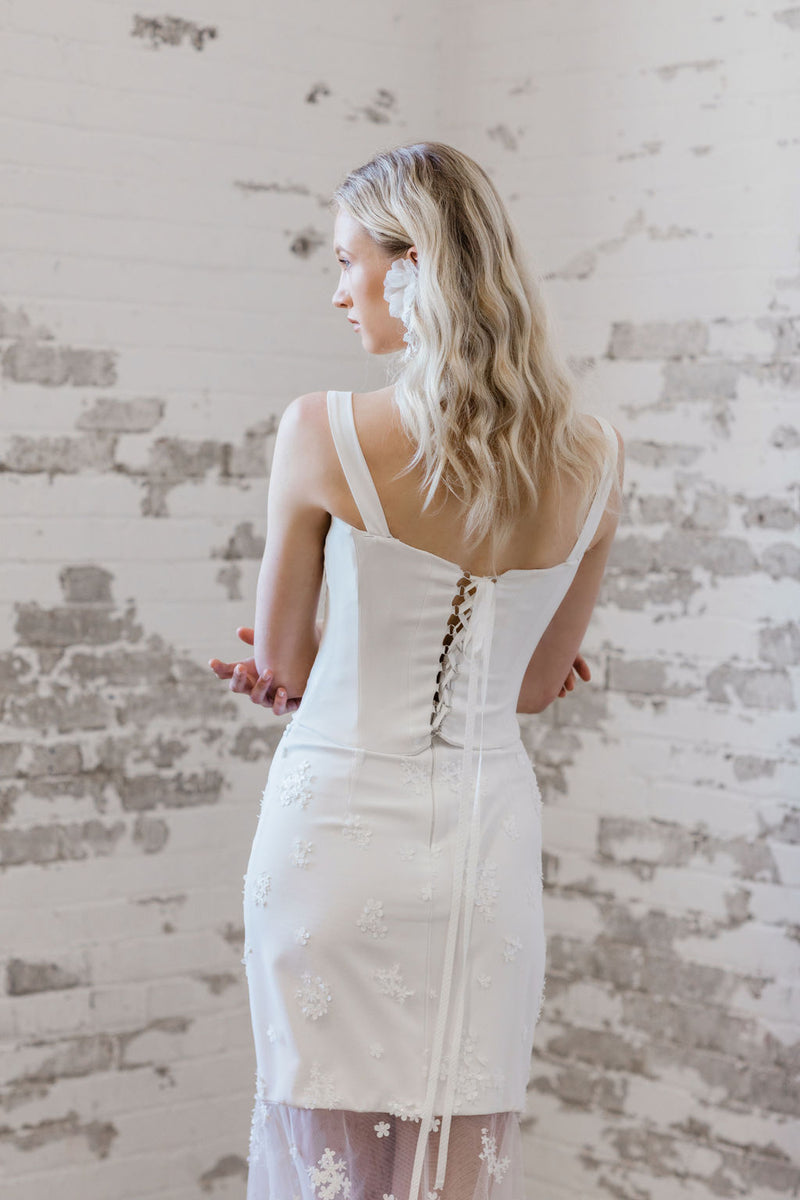 Modern wedding corset. Made in Canada by Catherine Langlois.