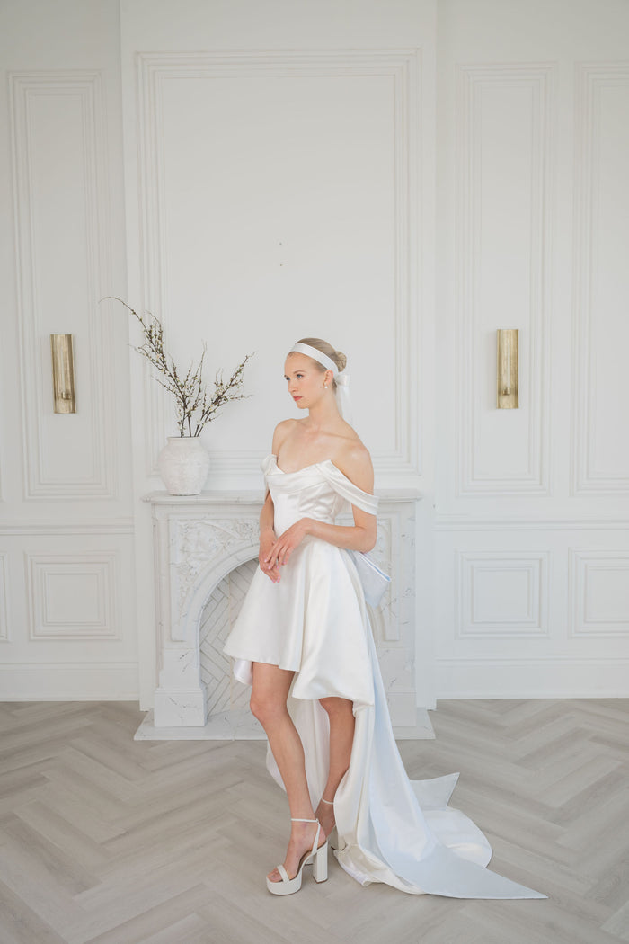 wedding dress short train THE SWAN SHORTIE Elegant short wedding dress – Catherine Langlois