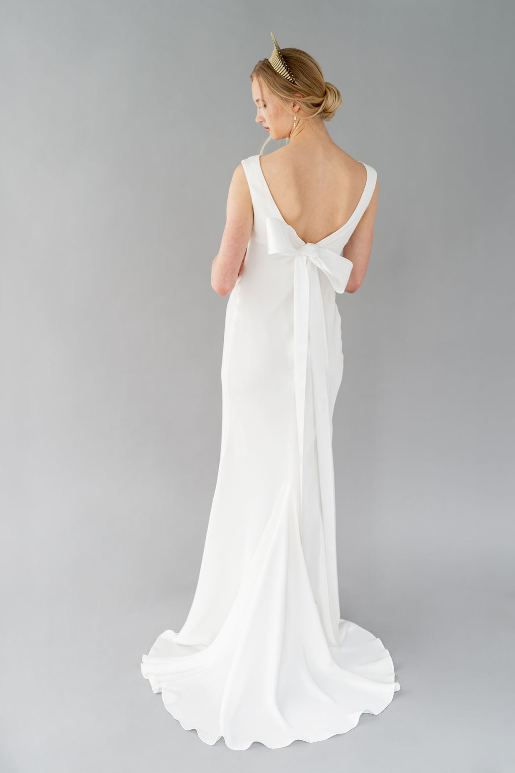 ROBERTA Simple Boat Neck Gown – Catherine Langlois